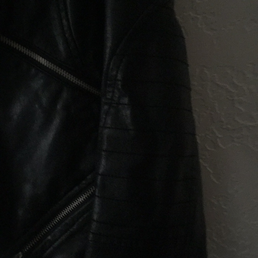Leather jacket - Picture 3 of 5